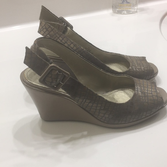 Wedged sandal - Picture 2 of 3